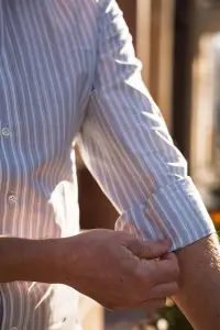 Koszula Silk Touch błękitna w paski bawełniano-lniana z jedwabiem - Zack Roman